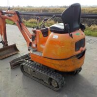 2014 JCB 8008 - Image 2