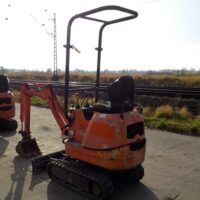 2014 JCB 8008 - Image 2